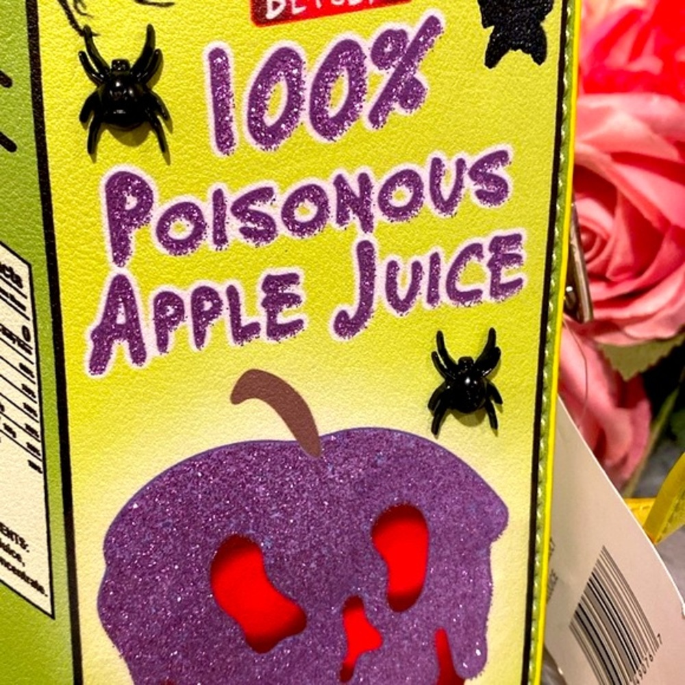 BNWT Betsey Johnson XOJUICE 100% Poisonous Apple Juice Spooky Crossbody Bag - Picture 5 of 6